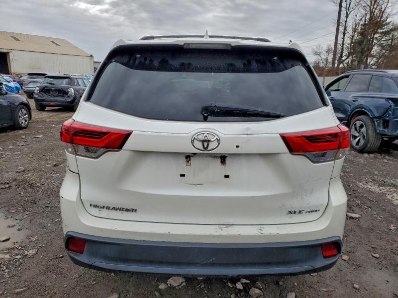 Photo 6 from auction – 2017 TOYOTA HIGHLANDER with VIN 5TDJZRFH2HS483530