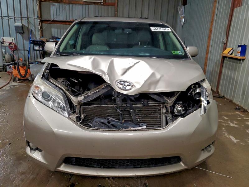 Photo 5 from auction – 2016 TOYOTA SIENNA XLE with VIN 5TDDK3DC3GS138415