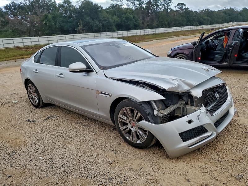 Zdjęcie 4 z aukcji – 2017 JAGUAR XF z VIN SAJBR4BV3HCY34287