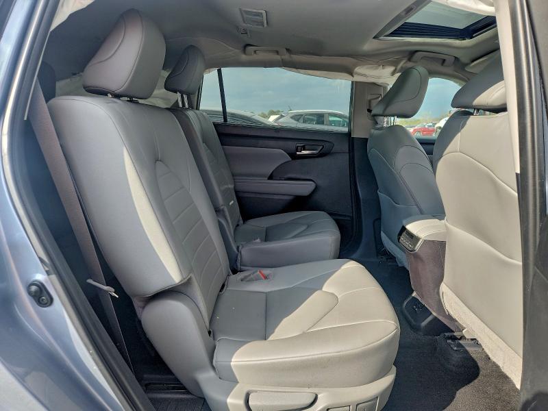 Photo 11 from auction – 2024 TOYOTA HIGHLANDER with VIN 5TDKDRAH4RS545571