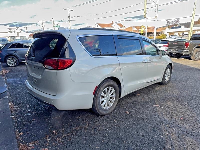 Photo 4 from auction – 2017 CHRYSLER PACIFICA T with VIN 2C4RC1BG4HR670635