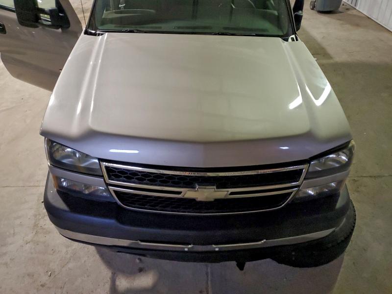 Photo 11 from auction – 2005 CHEVROLET SILVERADO with VIN 1GCHK23295F885499