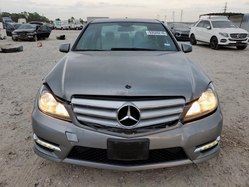 Photo 5 from auction – 2012 MERCEDES-BENZ C 250 with VIN WDDGF4HB1CA618796