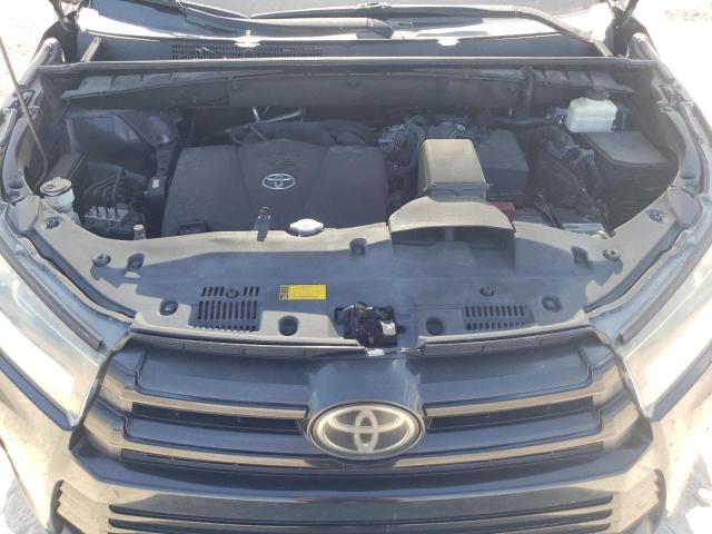 Photo 12 from auction – 2018 TOYOTA HIGHLANDER with VIN 5TDKZRFH6JS540998