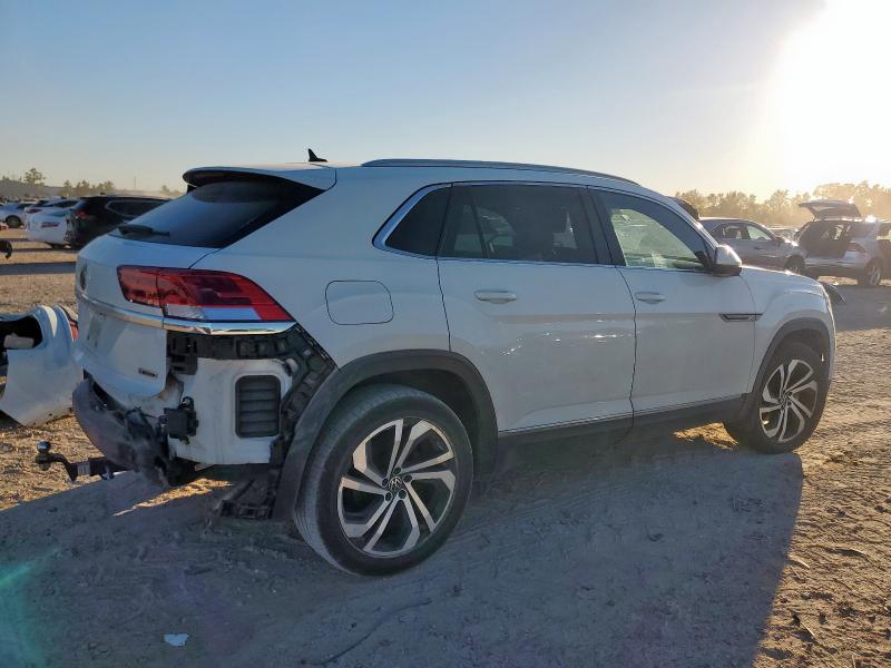 Photo 3 from auction – 2022 VOLKSWAGEN ATLAS CROS with VIN 1V2BC2CA2NC206618