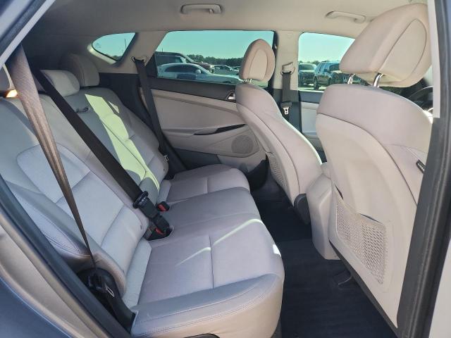 Photo 11 from auction – 2016 HYUNDAI TUCSON SE with VIN KM8J23A44GU061013