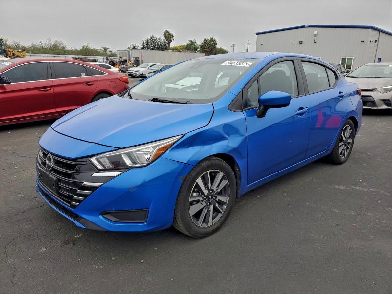 NISSAN VERSA 2023 z numerem VIN 3N1CN8EV0PL861597 - Zdjęcie z aukcji