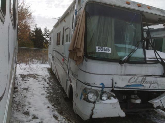 WORKHORSE CUSTOM CHASSIS MOTORHOME 2000 with VIN 5B4LP37J5Y3320939 - Photo from auction