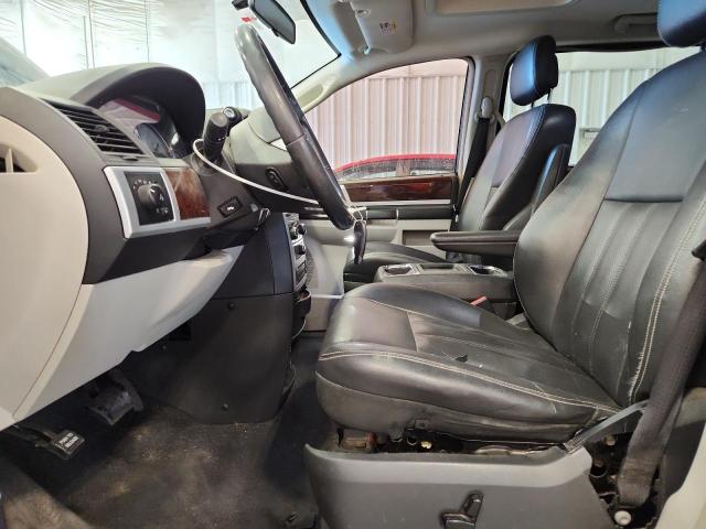 Photo 7 from auction – 2010 CHRYSLER TOWN & COU with VIN 2A4RR8D12AR451706