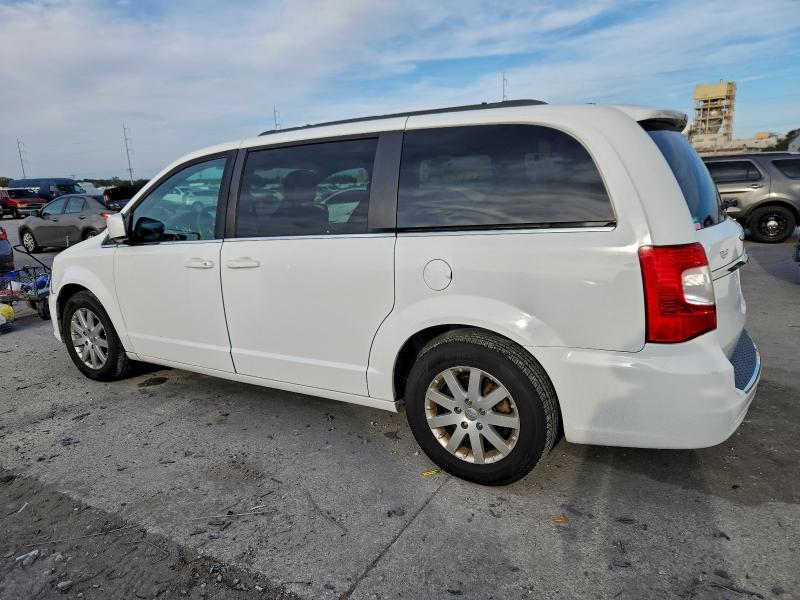 Photo 2 from auction – 2015 CHRYSLER TOWN & COU with VIN 2C4RC1BG3FR577585