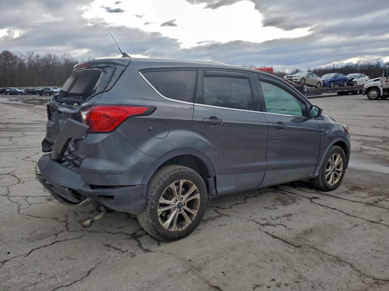 Photo 3 from auction – 2019 FORD ESCAPE SE with VIN 1FMCU9GD7KUA76353