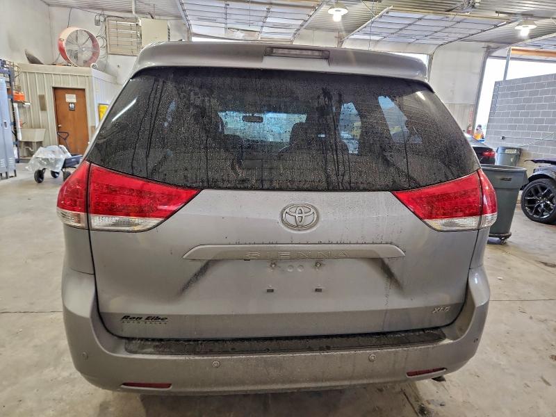 Photo 6 from auction – 2013 TOYOTA SIENNA XLE with VIN 5TDYK3DC0DS377465