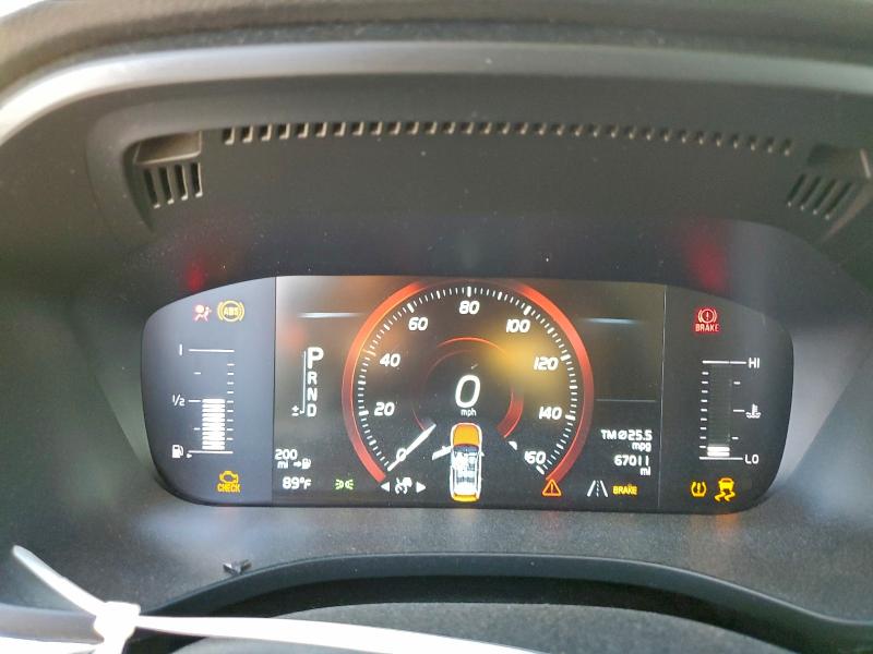 Photo 9 from auction – 2019 VOLVO XC60 T5 MO with VIN LYV102DK8KB206099