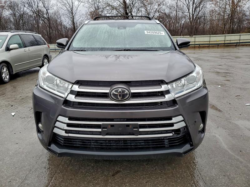 Photo 5 from auction – 2018 TOYOTA HIGHLANDER with VIN 5TDJZRFH1JS555601