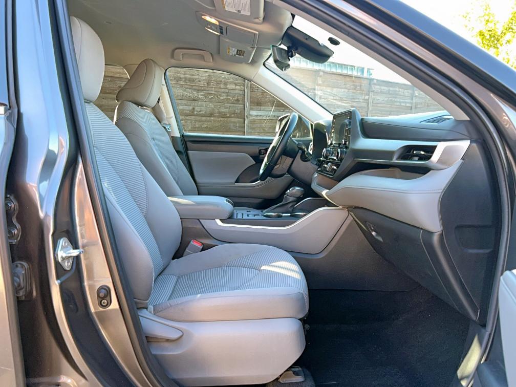 Photo 5 from auction – 2022 TOYOTA HIGHLANDER with VIN 5TDZZRAH5NS555181