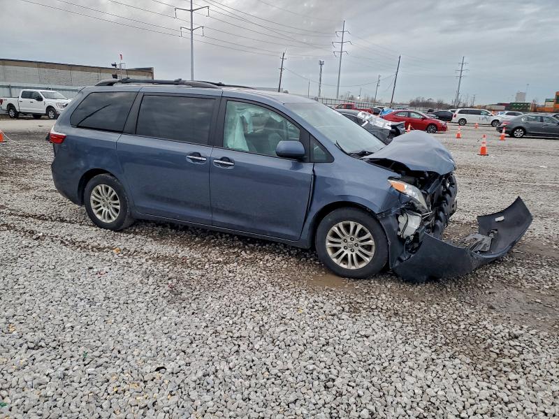 Photo 4 from auction – 2017 TOYOTA SIENNA with VIN 5TDYZ3DC6HS860394