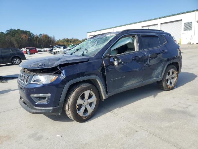 JEEP COMPASS LA 2019 with VIN 3C4NJCBB0KT743718 - Photo from auction
