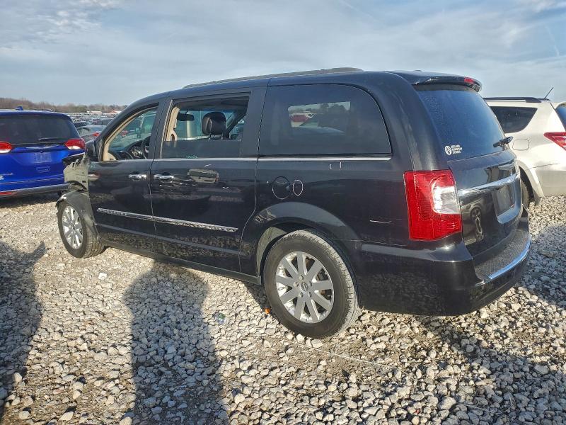 Photo 2 from auction – 2015 CHRYSLER TOWN & COU with VIN 2C4RC1BG4FR602431
