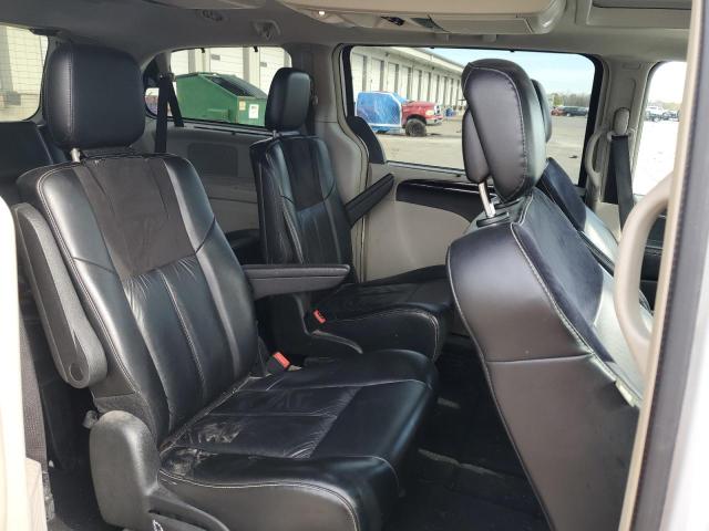 Photo 11 from auction – 2015 CHRYSLER TOWN & COU with VIN 2C4RC1GG8FR711032