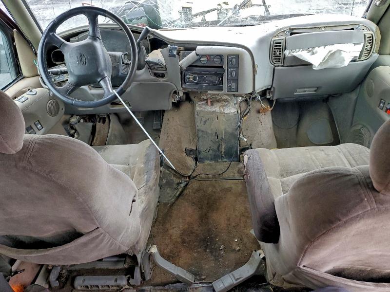 Photo 8 from auction – 2001 CHEVROLET ASTRO with VIN 1GNDM19W61B130185