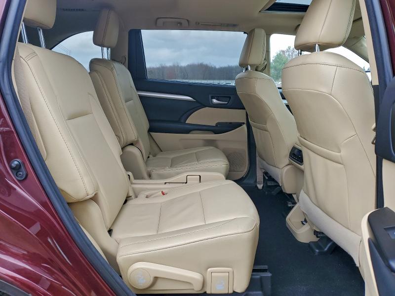 Photo 11 from auction – 2018 TOYOTA HIGHLANDER with VIN 5TDJZRFH4JS808426
