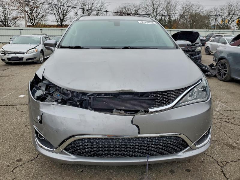 Photo 5 from auction – 2017 CHRYSLER PACIFICA T with VIN 2C4RC1BG0HR636384
