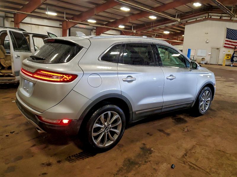 Photo 3 from auction – 2019 LINCOLN MKC SELECT with VIN 5LMCJ2D95KUL13578