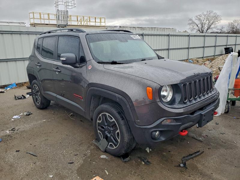 Photo 4 from auction – 2017 JEEP RENAGADE with VIN ZACCJBCB0HPF94162