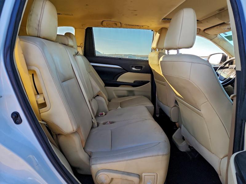 Photo 11 from auction – 2016 TOYOTA HIGHLANDER with VIN 5TDJKRFH7GS338907