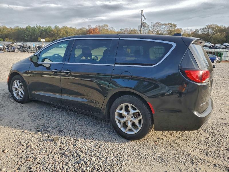 Photo 2 from auction – 2017 CHRYSLER PACIFICA T with VIN 2C4RC1BG4HR777362