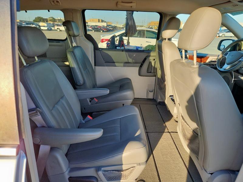 Photo 11 from auction – 2010 CHRYSLER TOWN & COU with VIN 2A4RR5D17AR170662