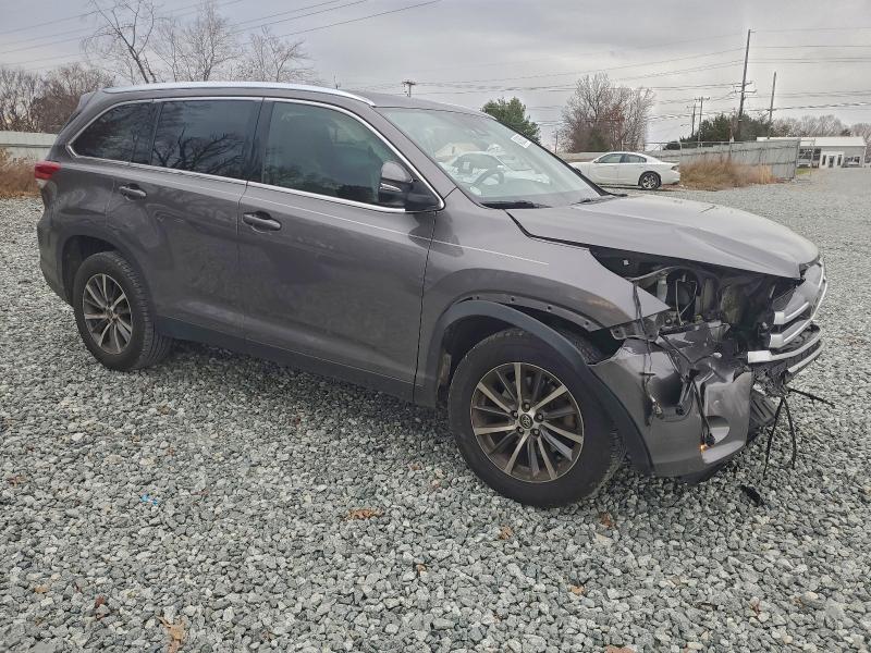 Photo 4 from auction – 2019 TOYOTA HIGHLANDER with VIN 5TDKZRFH4KS357942