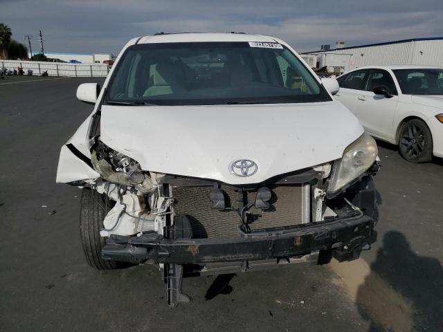 Photo 5 from auction – 2017 TOYOTA SIENNA LE with VIN 5TDKZ3DC4HS776029