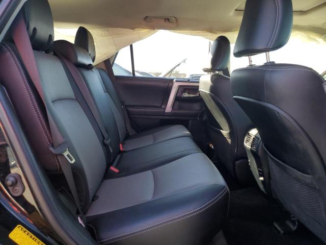 Photo 11 from auction – 2018 TOYOTA 4RUNNER SR with VIN JTEBU5JR2J5536617