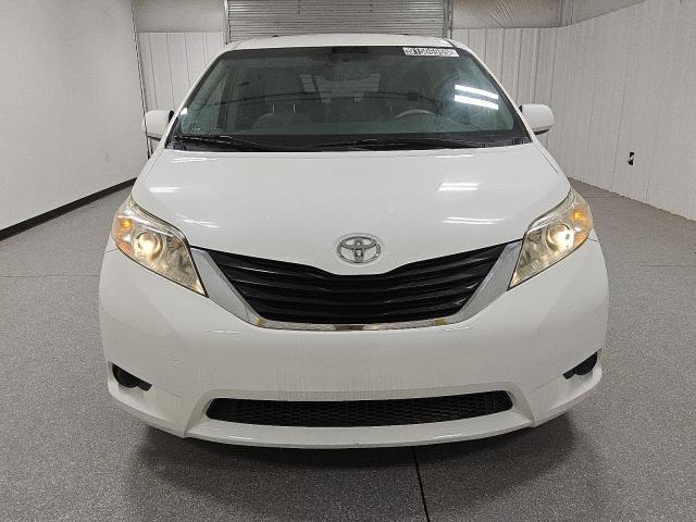 Photo 5 from auction – 2014 TOYOTA SIENNA LE with VIN 5TDKK3DC0ES488881