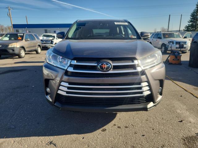 Photo 5 from auction – 2018 TOYOTA HIGHLANDER with VIN 5TDJZRFH7JS536373