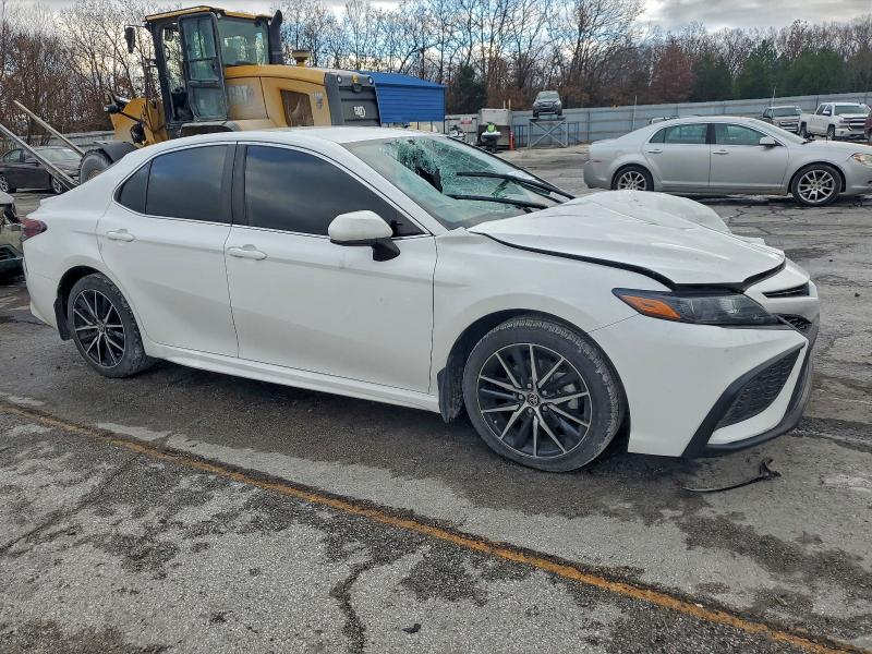 Photo 4 from auction – 2021 TOYOTA CAMRY SE with VIN 4T1G11AK2MU405286