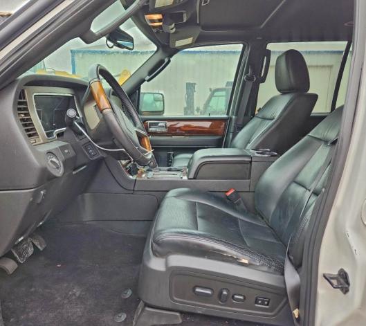 Photo 7 from auction – 2014 LINCOLN NAVIGATOR with VIN 5LMJJ2J57EEL03626