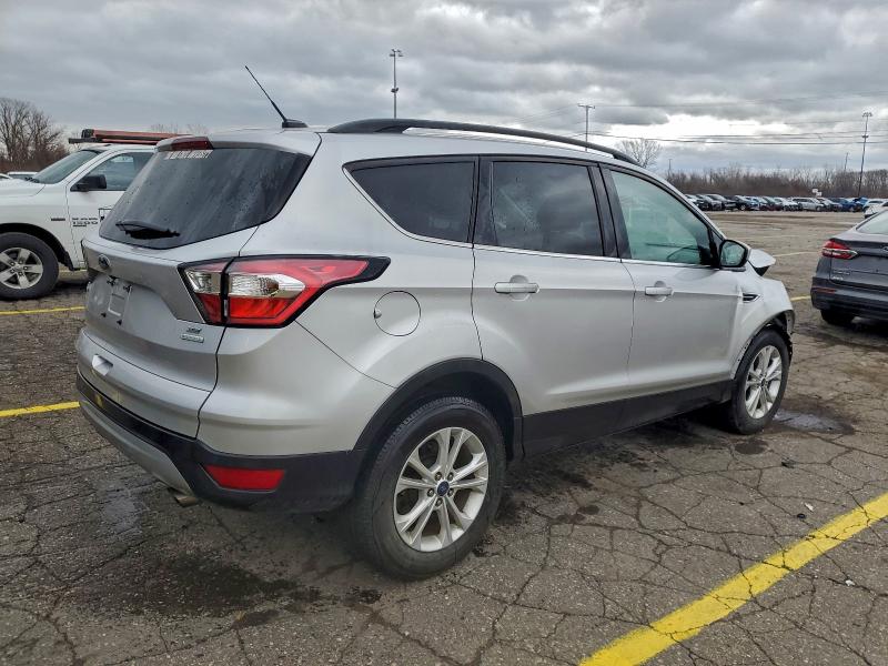 Photo 3 from auction – 2017 FORD ESCAPE SE with VIN 1FMCU0GD5HUD26628