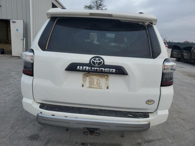 Photo 6 from auction – 2018 TOYOTA 4RUNNER SR with VIN JTEBU5JR4J5512948