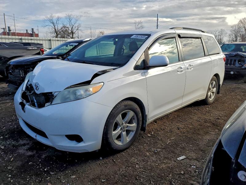TOYOTA SIENNA LE 2015 with VIN 5TDKK3DC1FS570281 - Photo from auction