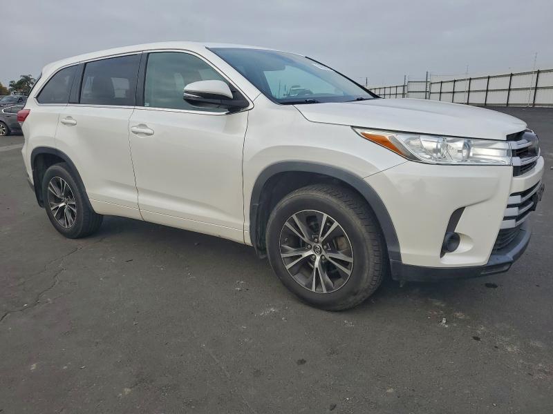 Photo 4 from auction – 2018 TOYOTA HIGHLANDER with VIN 5TDBZRFHXJS840611