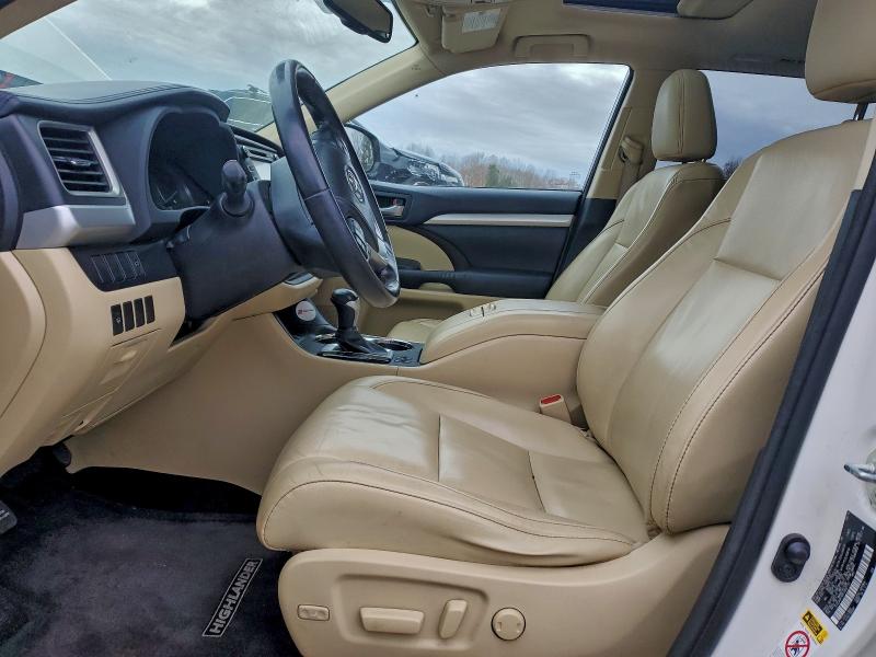 Photo 7 from auction – 2015 TOYOTA HIGHLANDER with VIN 5TDJKRFH9FS092733