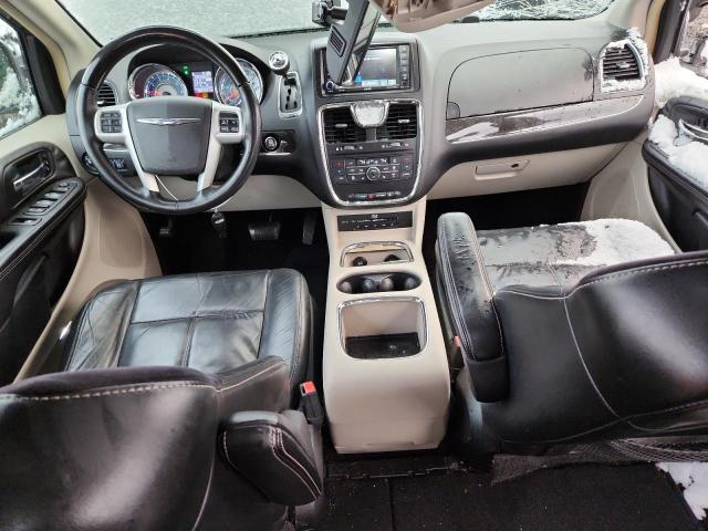 Photo 8 from auction – 2015 CHRYSLER TOWN & COU with VIN 2C4RC1GG9FR752589