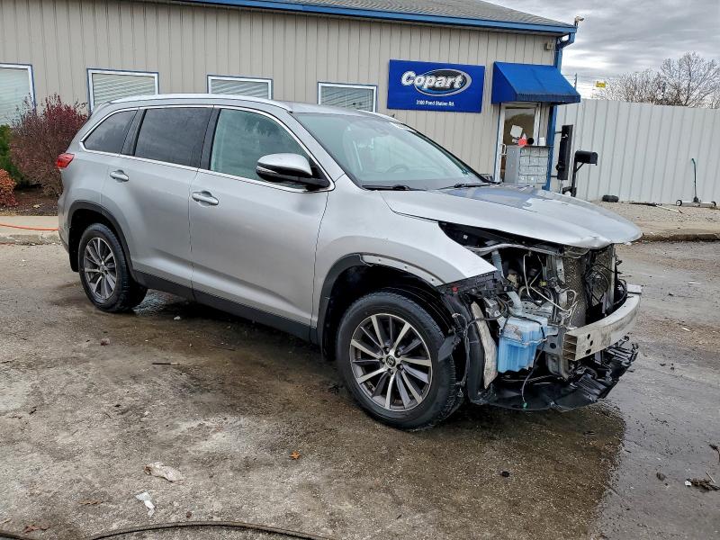 Photo 4 from auction – 2019 TOYOTA HIGHLANDER with VIN 5TDJZRFH3KS955659