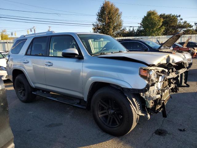 Photo 4 from auction – 2015 TOYOTA 4RUNNER SR with VIN JTEZU5JR2F5093679