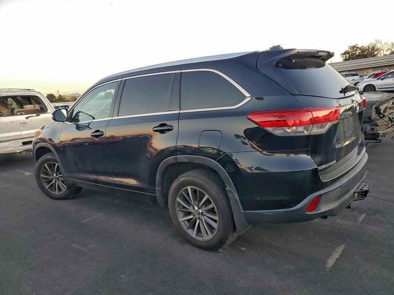 Photo 2 from auction – 2017 TOYOTA HIGHLANDER with VIN 5TDJZRFH6HS441037