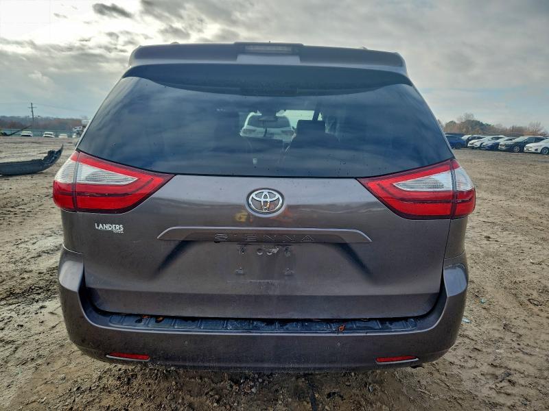 Photo 6 from auction – 2018 TOYOTA SIENNA XLE with VIN 5TDDZ3DC1JS200929