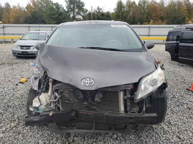 Photo 5 from auction – 2011 TOYOTA SIENNA XLE with VIN 5TDYK3DC7BS143966
