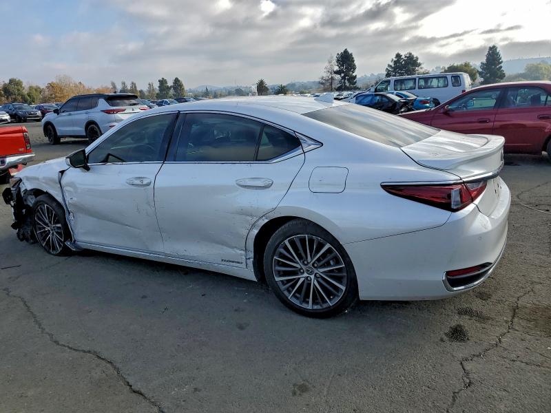 Photo 2 from auction – 2022 LEXUS ES 300H BA with VIN 58ADA1C12NU025379